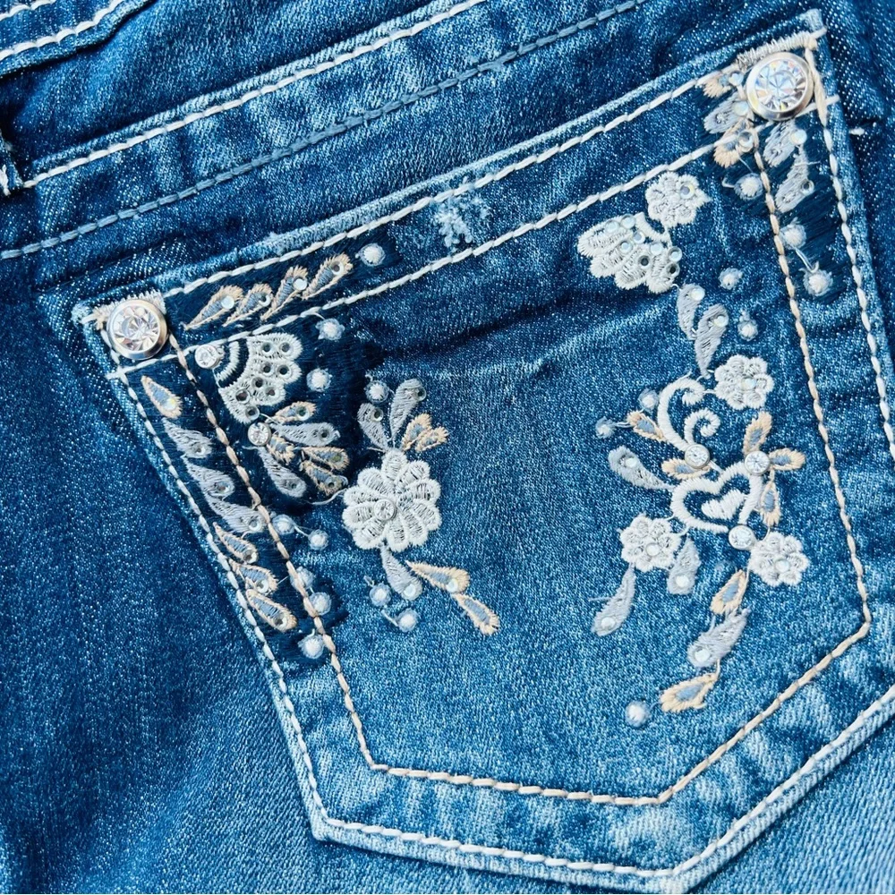 Miss Me Birds and Rhinestone shorts - Picture 3 of 10